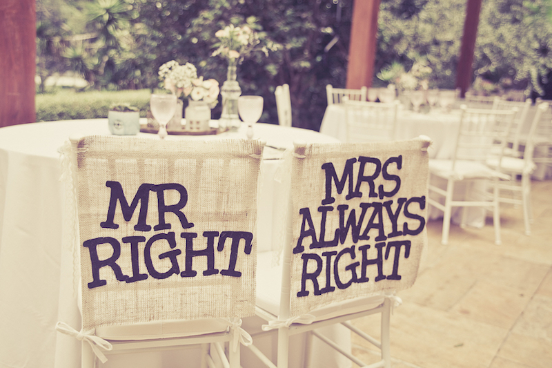 Decoração das Cadeiras dos noivos - Mr Right e Mrs Always Right