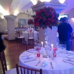 Salão Vip decorado com vermelhos e velas. Um luxo!!