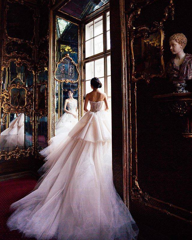 noiva - vestido modelo princesa em palácio